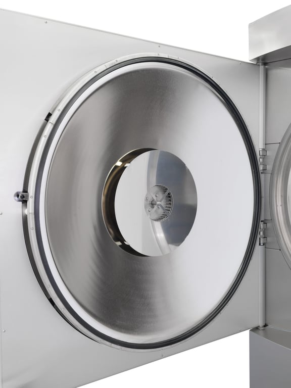 Porte ouverte d'un autoclave Systec avec Ultracooler intégré