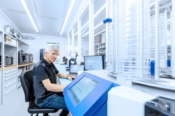 Travailler chez Systec : Poste de travail en laboratoire
